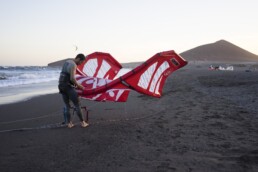 Teneryfa, kitesurfer na plaży