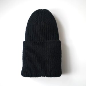 czarna czapka merino