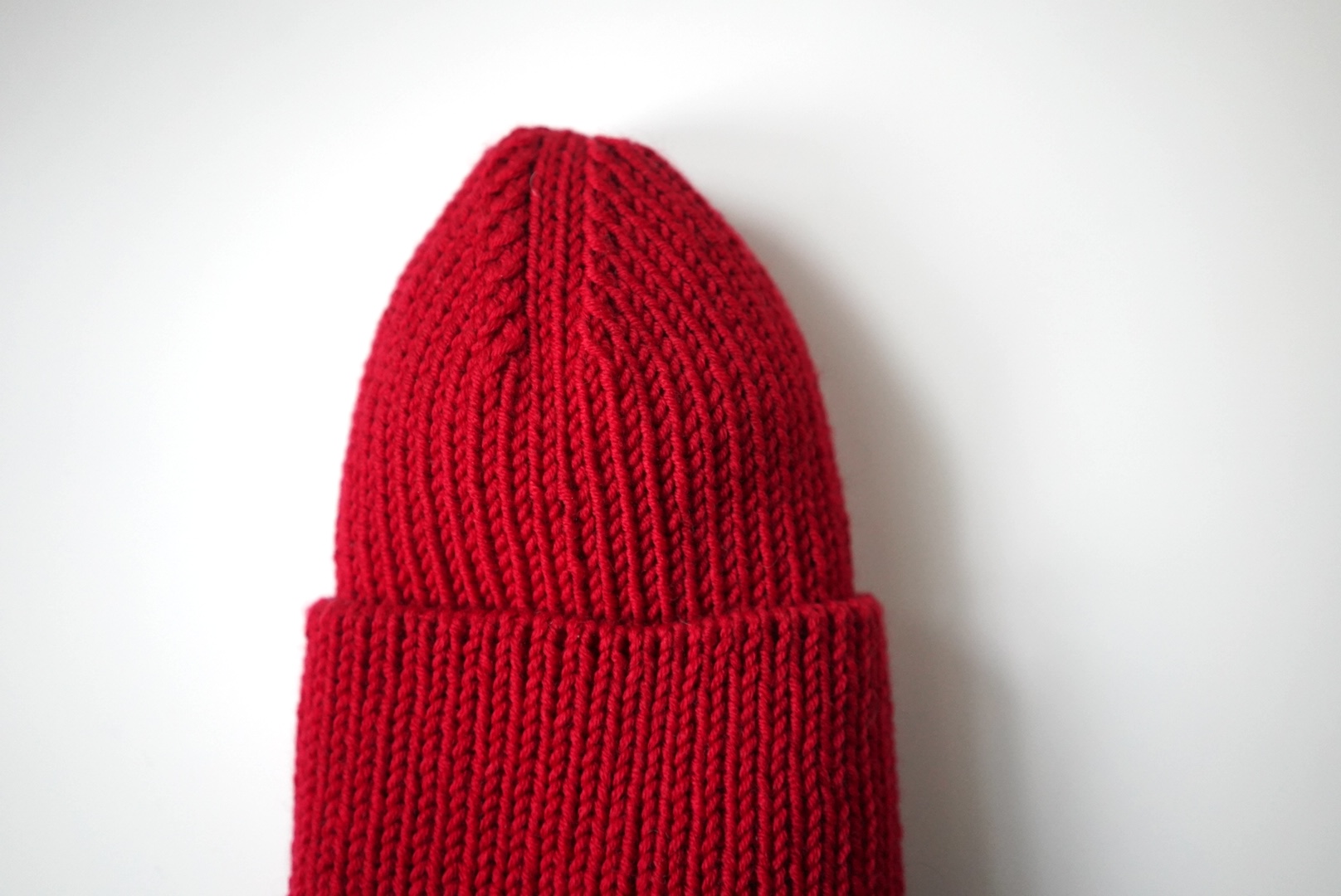 czerwona czapka merino